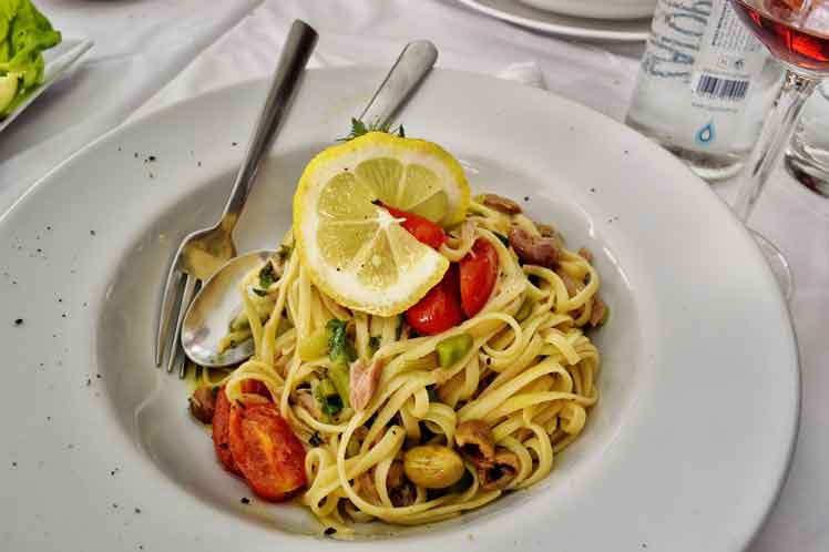 koude pastasalade met tonijn